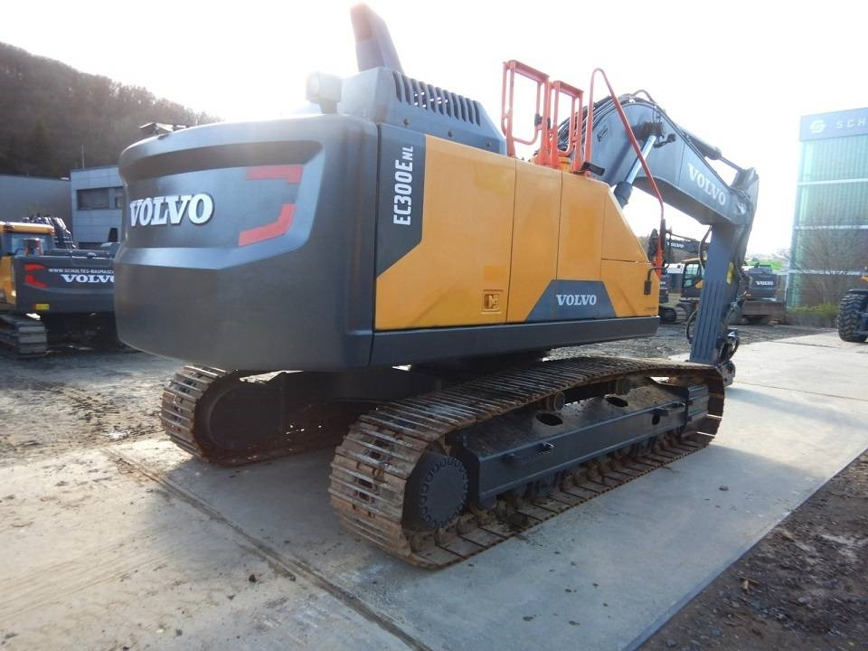 Volvo EC 300 E - Lánctalpas kotró: 5 kép. Volvo EC 300 E - Lánctalpas kotró: 5 kép.