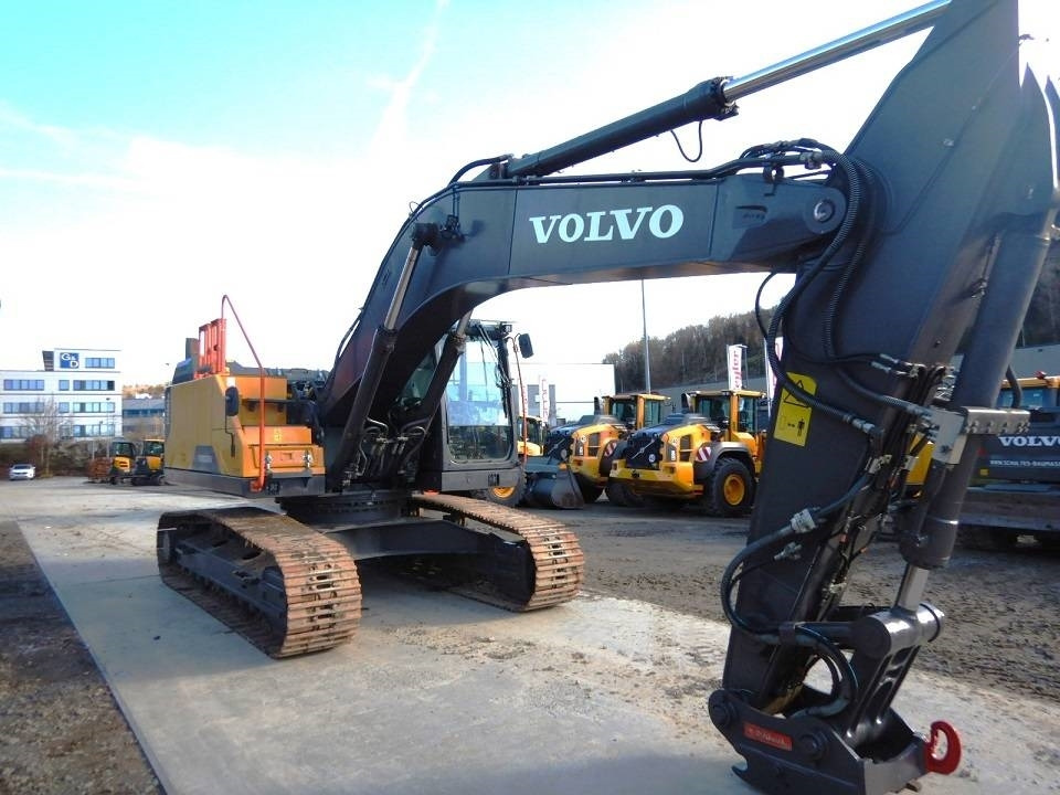 Volvo EC 300 E - Lánctalpas kotró: 3 kép. Volvo EC 300 E - Lánctalpas kotró: 3 kép.