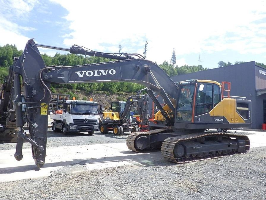 Volvo EC 300 E - Lánctalpas kotró: 1 kép. Volvo EC 300 E - Lánctalpas kotró: 1 kép.