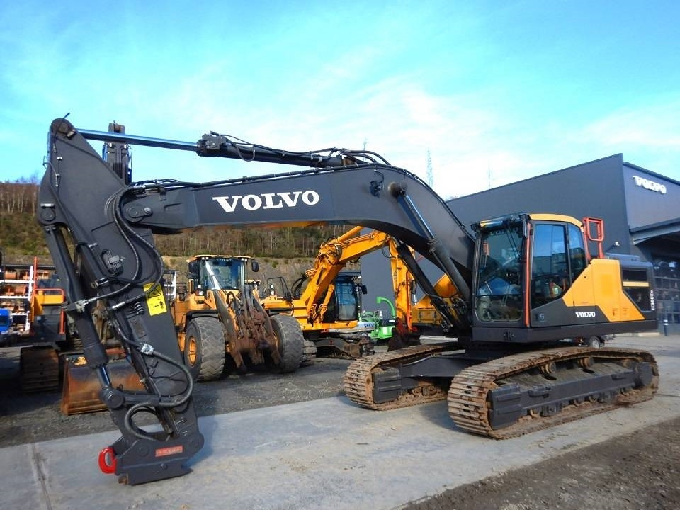 Volvo EC 300 E - Lánctalpas kotró: 1 kép. Volvo EC 300 E - Lánctalpas kotró: 1 kép.