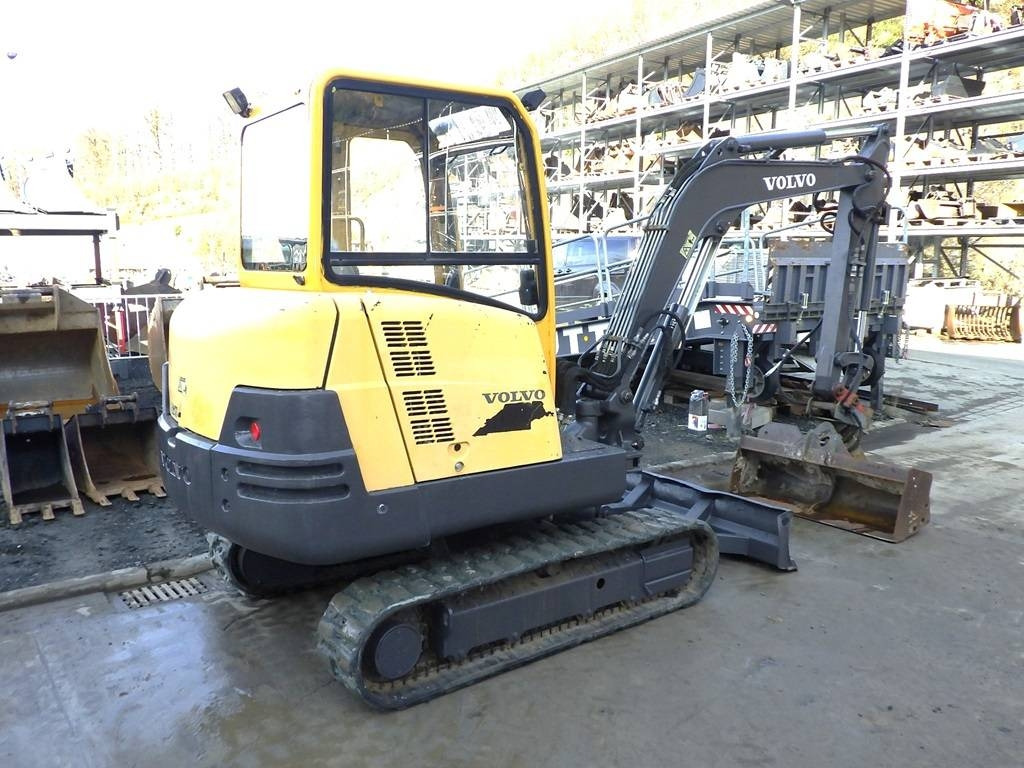 Volvo EC 35 - Minikotró: 5 kép. Volvo EC 35 - Minikotró: 5 kép.
