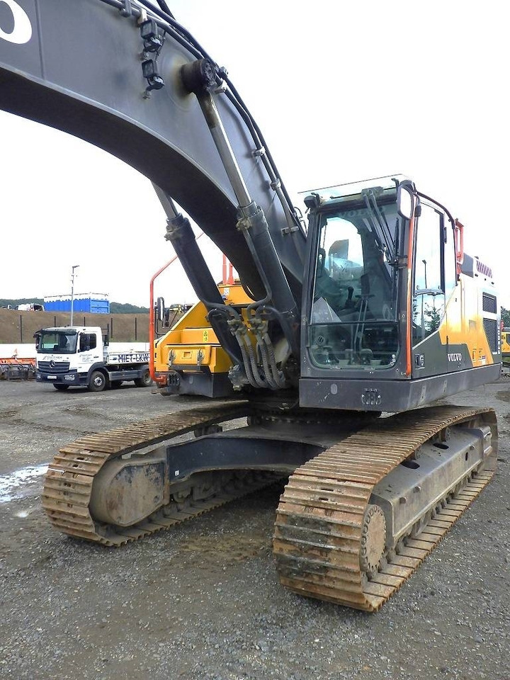 Volvo EC 380 E - Lánctalpas kotró: 2 kép. Volvo EC 380 E - Lánctalpas kotró: 2 kép.