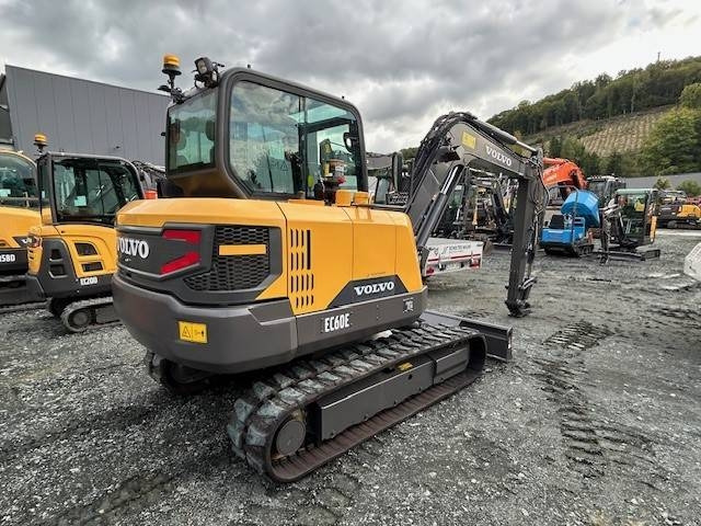 Volvo EC 60 E - Minikotró: 5 kép. Volvo EC 60 E - Minikotró: 5 kép.