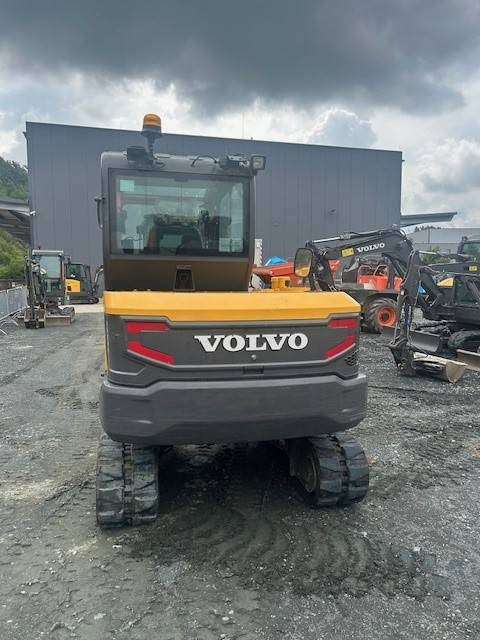 Volvo EC 60 E - Minikotró: 4 kép. Volvo EC 60 E - Minikotró: 4 kép.