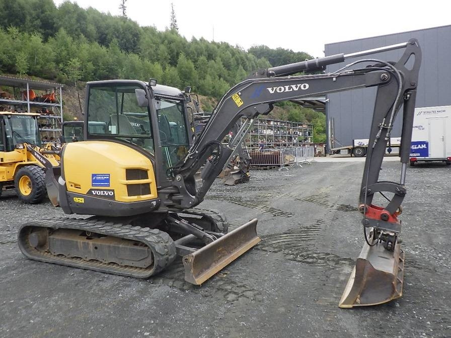Volvo ECR 50 D - Minikotró: 2 kép. Volvo ECR 50 D - Minikotró: 2 kép.