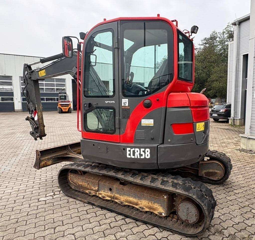 Volvo ECR 58 - Minikotró: 4 kép. Volvo ECR 58 - Minikotró: 4 kép.