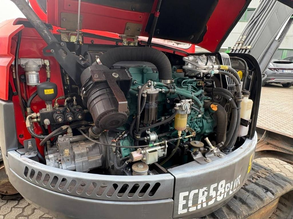 Volvo ECR 58 - Minikotró: 5 kép. Volvo ECR 58 - Minikotró: 5 kép.