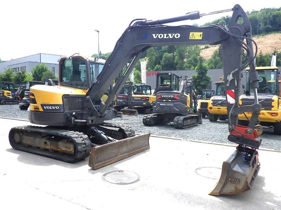 Volvo ECR 88 D - Lánctalpas kotró: 2 kép. Volvo ECR 88 D - Lánctalpas kotró: 2 kép.