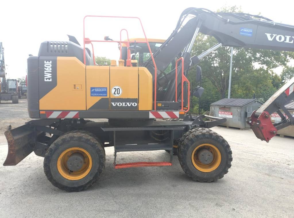 Volvo EW 160 E - Gumikerekes kotró: 5 kép. Volvo EW 160 E - Gumikerekes kotró: 5 kép.