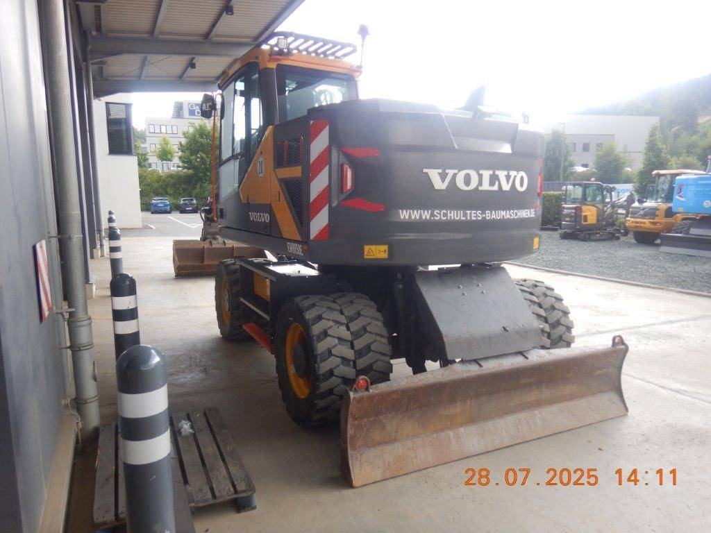 Volvo EWR 150 E - Gumikerekes kotró: 5 kép. Volvo EWR 150 E - Gumikerekes kotró: 5 kép.