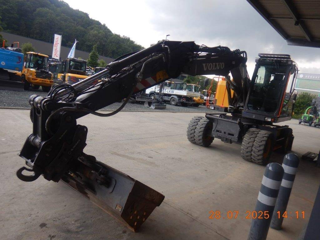 Volvo EWR 150 E - Gumikerekes kotró: 1 kép. Volvo EWR 150 E - Gumikerekes kotró: 1 kép.