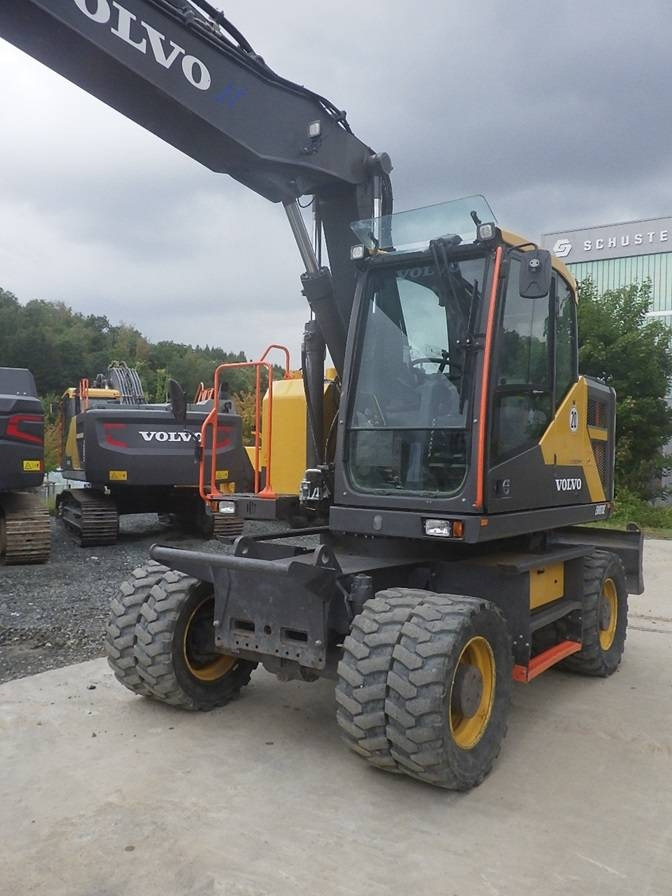 Volvo EWR 170 E - Gumikerekes kotró: 2 kép. Volvo EWR 170 E - Gumikerekes kotró: 2 kép.