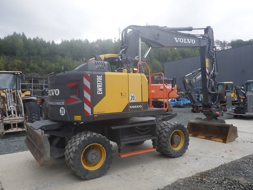 Volvo EWR 170 E - Gumikerekes kotró: 5 kép. Volvo EWR 170 E - Gumikerekes kotró: 5 kép.