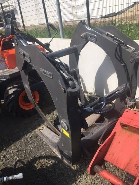 Volvo Holzgreifer Mod. 80832 für Radlader - Polip kanál - Építőipari gépek: 2 kép. Volvo Holzgreifer Mod. 80832 für Radlader - Polip kanál - Építőipari gépek: 2 kép.