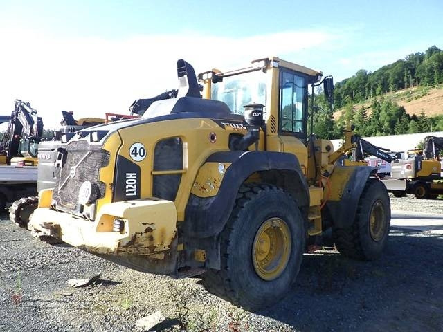 Volvo L 120 H  - Gumikerekes homlokrakodó: 4 kép. Volvo L 120 H  - Gumikerekes homlokrakodó: 4 kép.