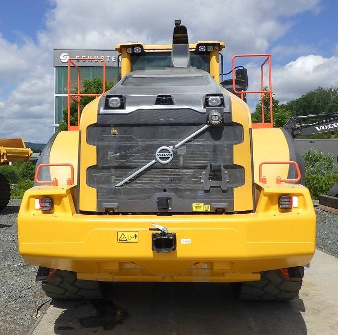 Volvo L 220 H - Gumikerekes homlokrakodó: 5 kép. Volvo L 220 H - Gumikerekes homlokrakodó: 5 kép.