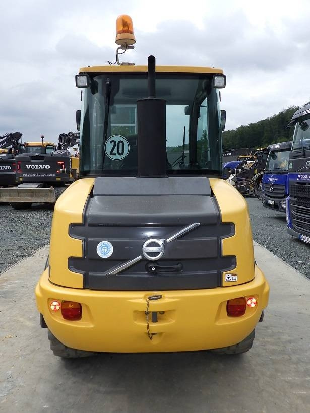 Volvo L 25 F - Gumikerekes homlokrakodó: 5 kép. Volvo L 25 F - Gumikerekes homlokrakodó: 5 kép.