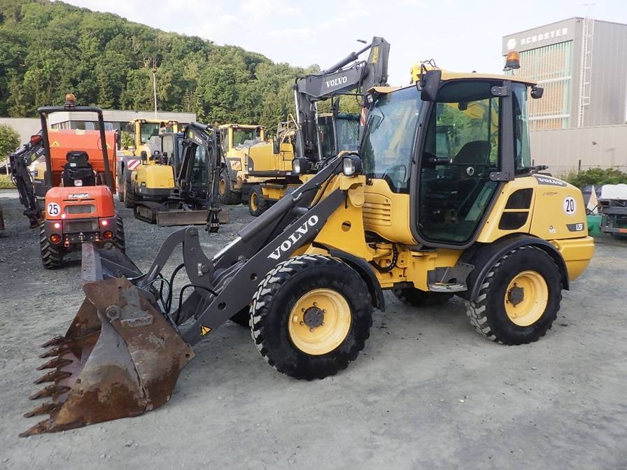 Volvo L 25 F - Gumikerekes homlokrakodó: 1 kép. Volvo L 25 F - Gumikerekes homlokrakodó: 1 kép.