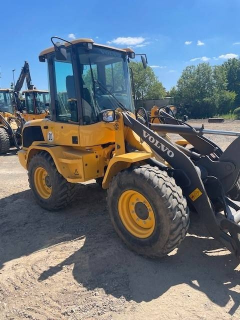 Volvo L 30 G - Gumikerekes homlokrakodó: 4 kép. Volvo L 30 G - Gumikerekes homlokrakodó: 4 kép.