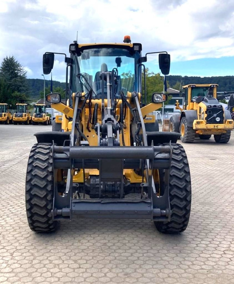 Volvo L 45 H - Gumikerekes homlokrakodó: 3 kép. Volvo L 45 H - Gumikerekes homlokrakodó: 3 kép.