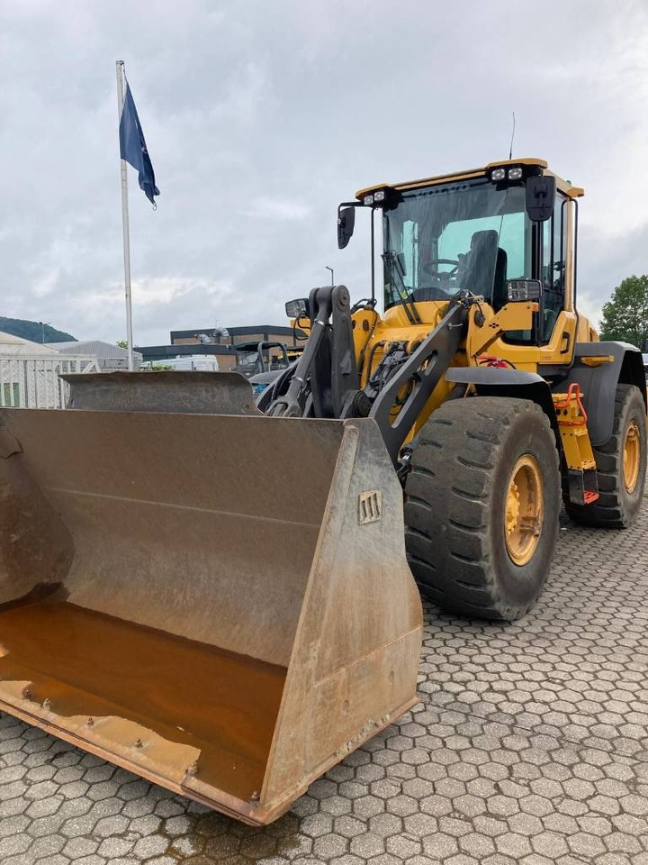 Volvo L 70 H - Gumikerekes homlokrakodó: 1 kép. Volvo L 70 H - Gumikerekes homlokrakodó: 1 kép.