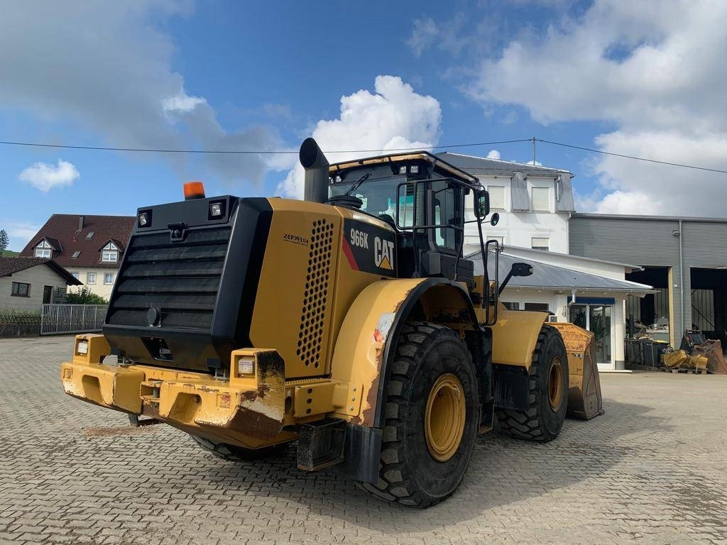 CAT 966 K - Gumikerekes homlokrakodó: 5 kép. CAT 966 K - Gumikerekes homlokrakodó: 5 kép.