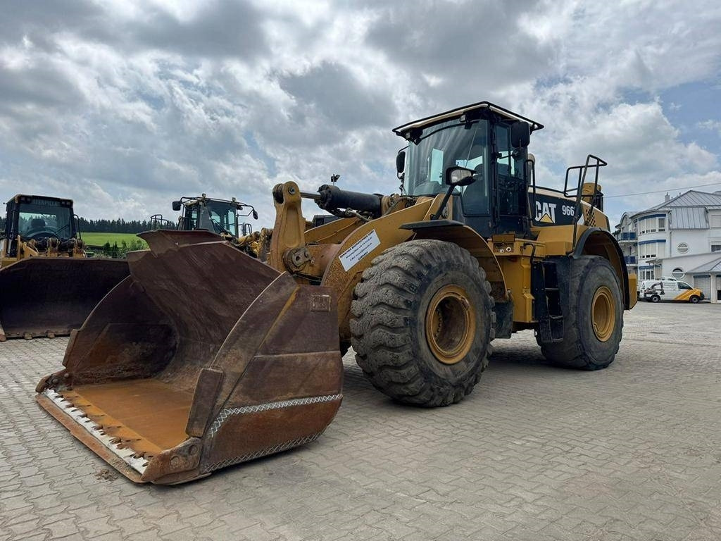 CAT 966 K - Gumikerekes homlokrakodó: 1 kép. CAT 966 K - Gumikerekes homlokrakodó: 1 kép.