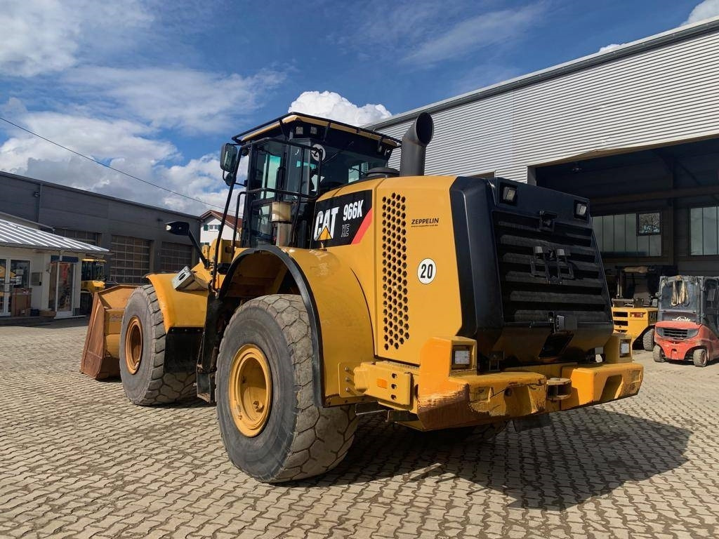CAT 966K XE - Gumikerekes homlokrakodó: 3 kép. CAT 966K XE - Gumikerekes homlokrakodó: 3 kép.