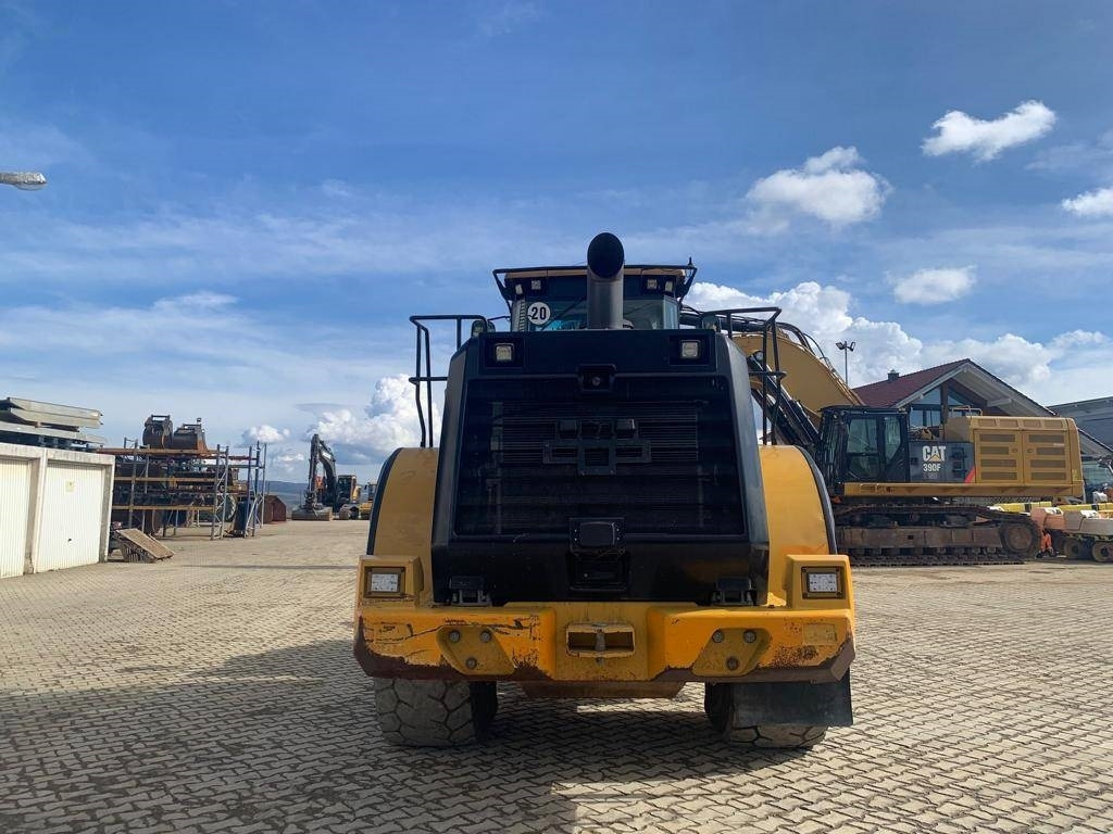CAT 966K XE - Gumikerekes homlokrakodó: 4 kép. CAT 966K XE - Gumikerekes homlokrakodó: 4 kép.