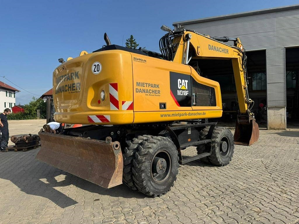 CAT M 318 F - Gumikerekes kotró: 5 kép. CAT M 318 F - Gumikerekes kotró: 5 kép.