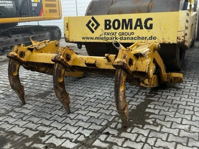 CAT Ripper für CAT 973D - Lánctalpas homlokrakodó: 2 kép. CAT Ripper für CAT 973D - Lánctalpas homlokrakodó: 2 kép.