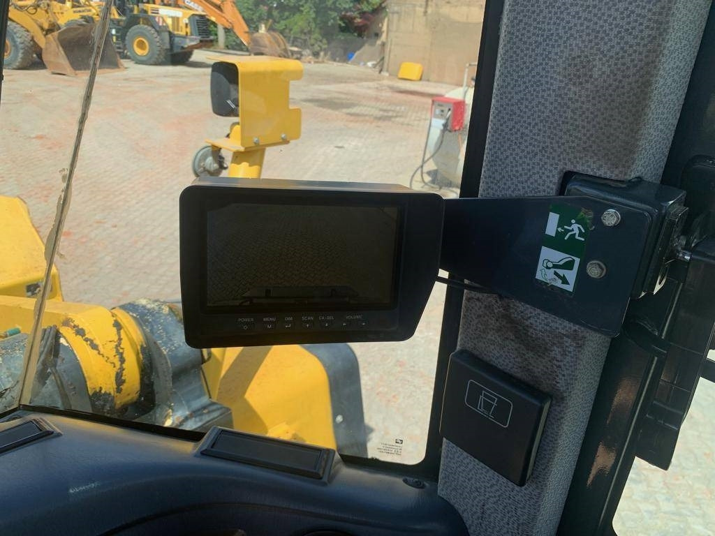 Gumikerekes homlokrakodó Komatsu WA 470-6: 12 kép.