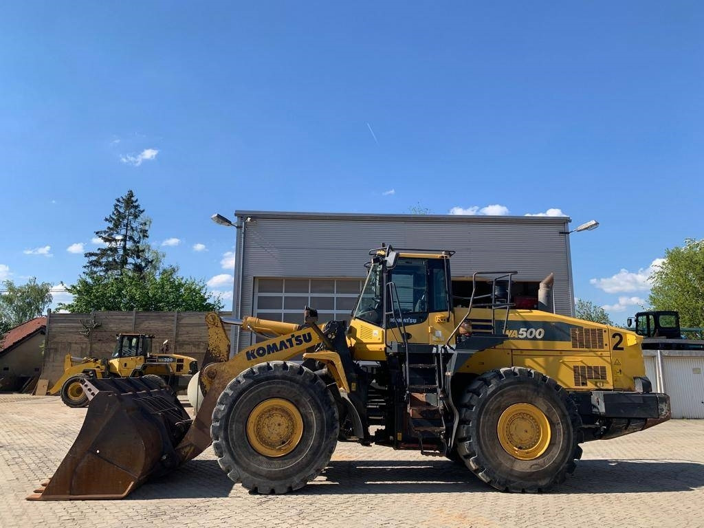 Komatsu WA 500-7 - Gumikerekes homlokrakodó: 2 kép. Komatsu WA 500-7 - Gumikerekes homlokrakodó: 2 kép.