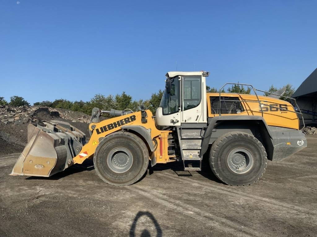 Liebherr L 566 X-Power - Gumikerekes homlokrakodó: 2 kép. Liebherr L 566 X-Power - Gumikerekes homlokrakodó: 2 kép.