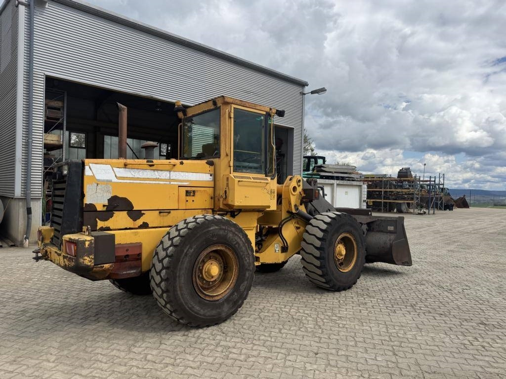 Volvo L 70 C - Gumikerekes homlokrakodó: 4 kép. Volvo L 70 C - Gumikerekes homlokrakodó: 4 kép.