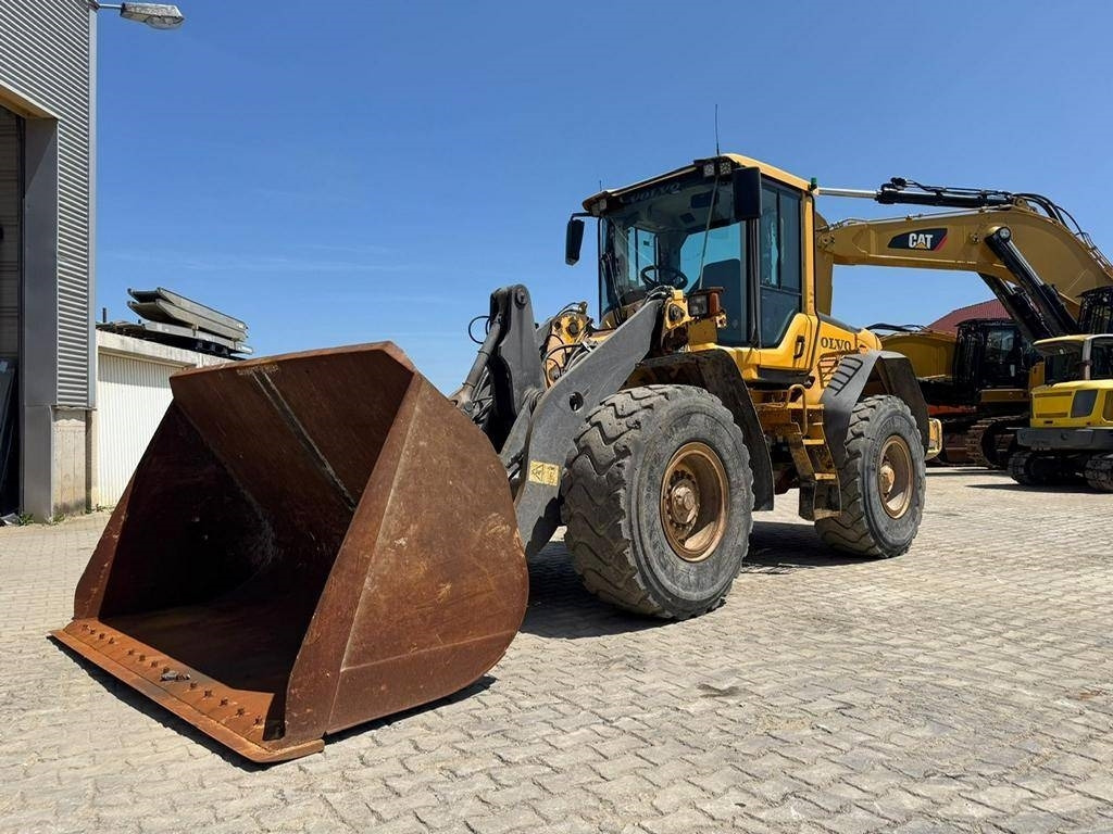 Volvo L 70 F - Gumikerekes homlokrakodó: 1 kép. Volvo L 70 F - Gumikerekes homlokrakodó: 1 kép.