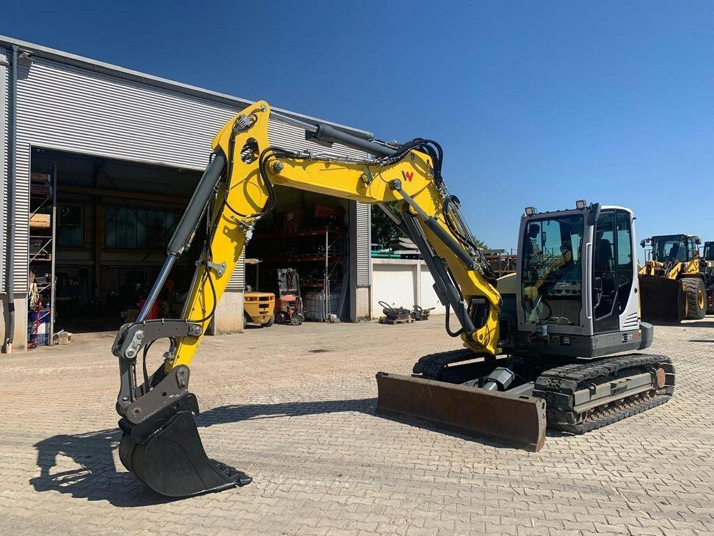 Wacker Neuson ET 90 - Minikotró: 2 kép. Wacker Neuson ET 90 - Minikotró: 2 kép.