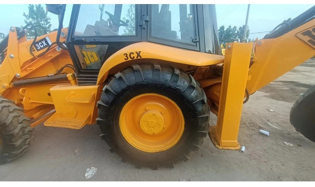2019 JCB 3CX - Kotrórakodó: 3 kép. 2019 JCB 3CX - Kotrórakodó: 3 kép.