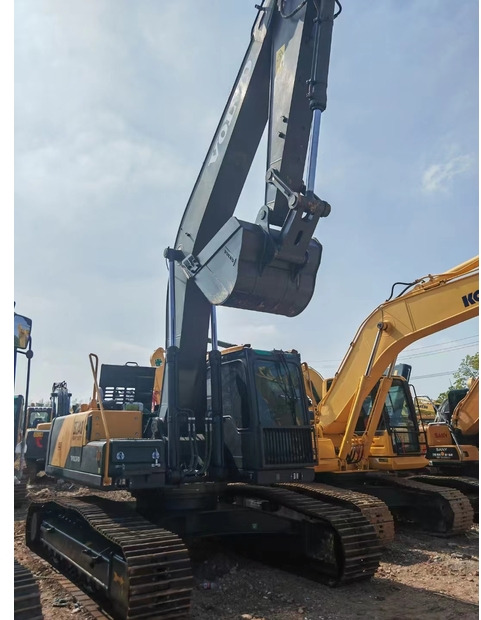 2020 Volvo EC240 - Lánctalpas kotró: 2 kép. 2020 Volvo EC240 - Lánctalpas kotró: 2 kép.