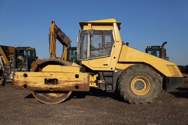 Bomag BW 225 D-3 - Úthenger: 2 kép. Bomag BW 225 D-3 - Úthenger: 2 kép.