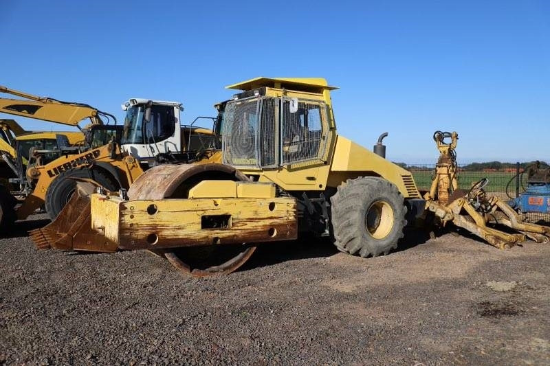 Bomag BW 225 D-3 - Úthenger: 5 kép. Bomag BW 225 D-3 - Úthenger: 5 kép.