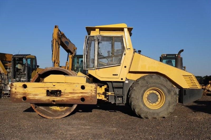 Bomag BW 225 D-3 - Úthenger: 3 kép. Bomag BW 225 D-3 - Úthenger: 3 kép.