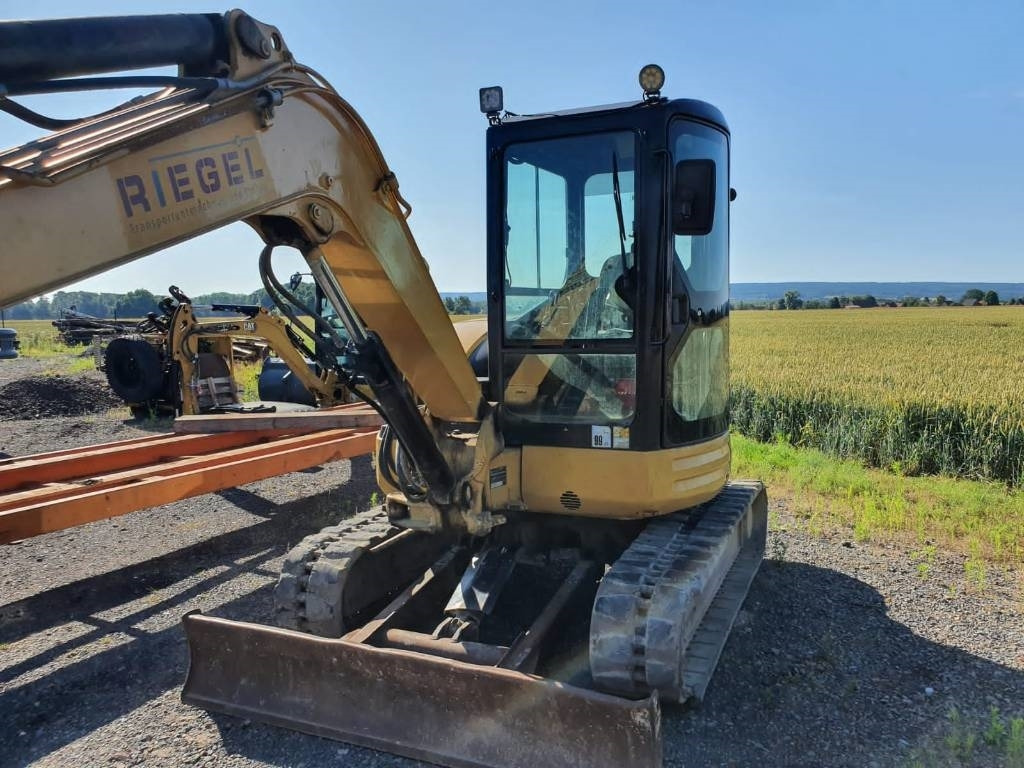 CAT 304CR - Lánctalpas kotró: 3 kép. CAT 304CR - Lánctalpas kotró: 3 kép.