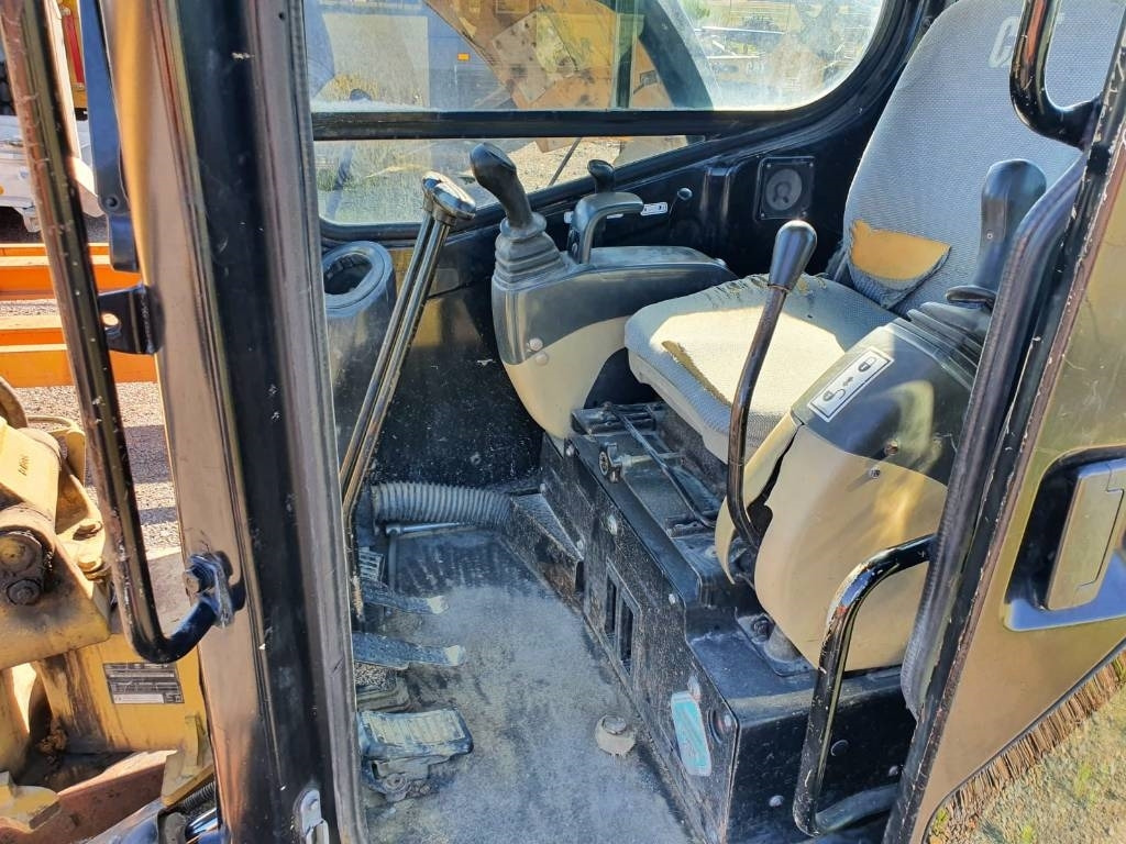 CAT 304CR - Lánctalpas kotró: 4 kép. CAT 304CR - Lánctalpas kotró: 4 kép.