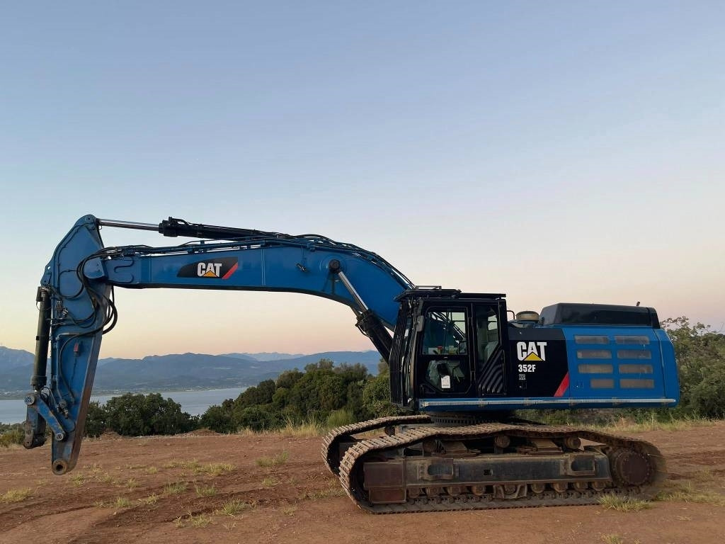 Lánctalpas kotró CAT 352 F XE: 17 kép.