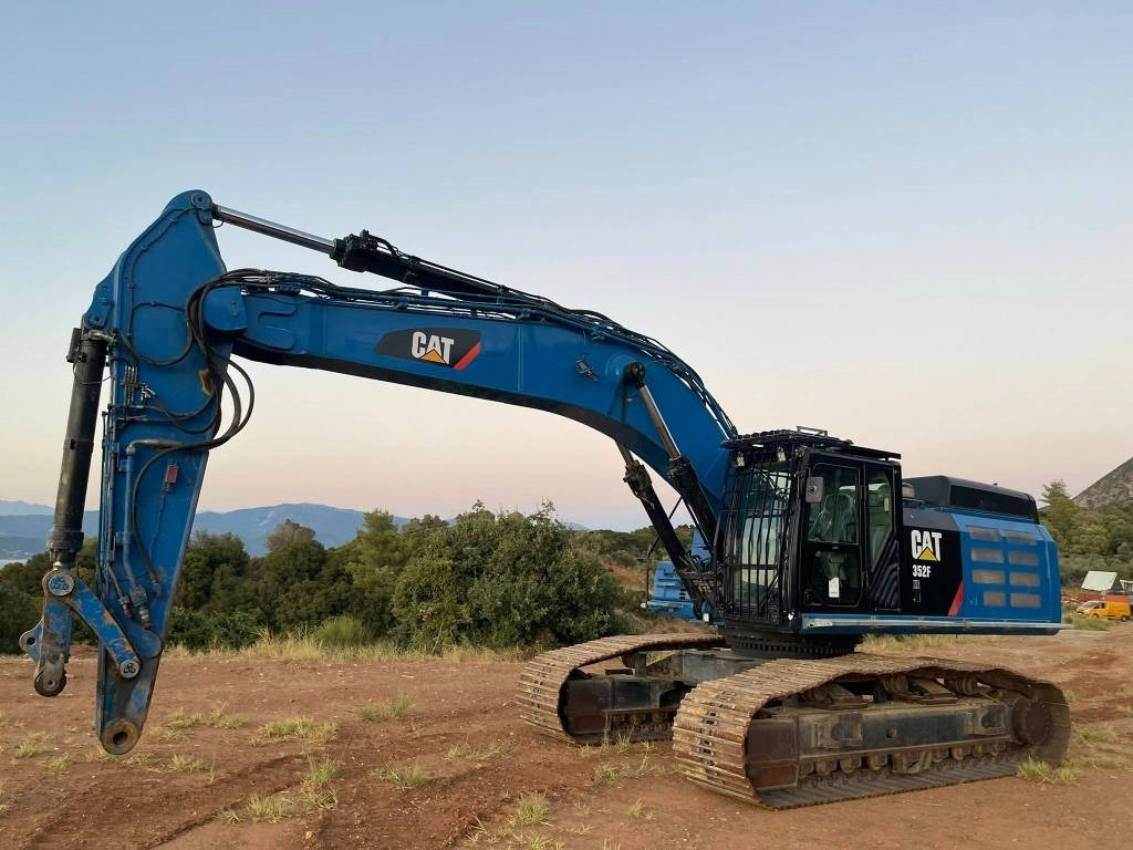 Lánctalpas kotró CAT 352 F XE: 9 kép.