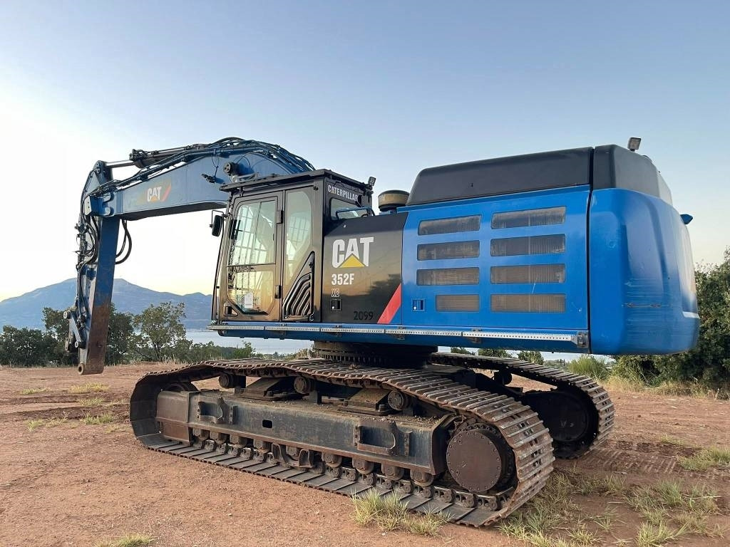 Lánctalpas kotró CAT 352 F XE: 14 kép.
