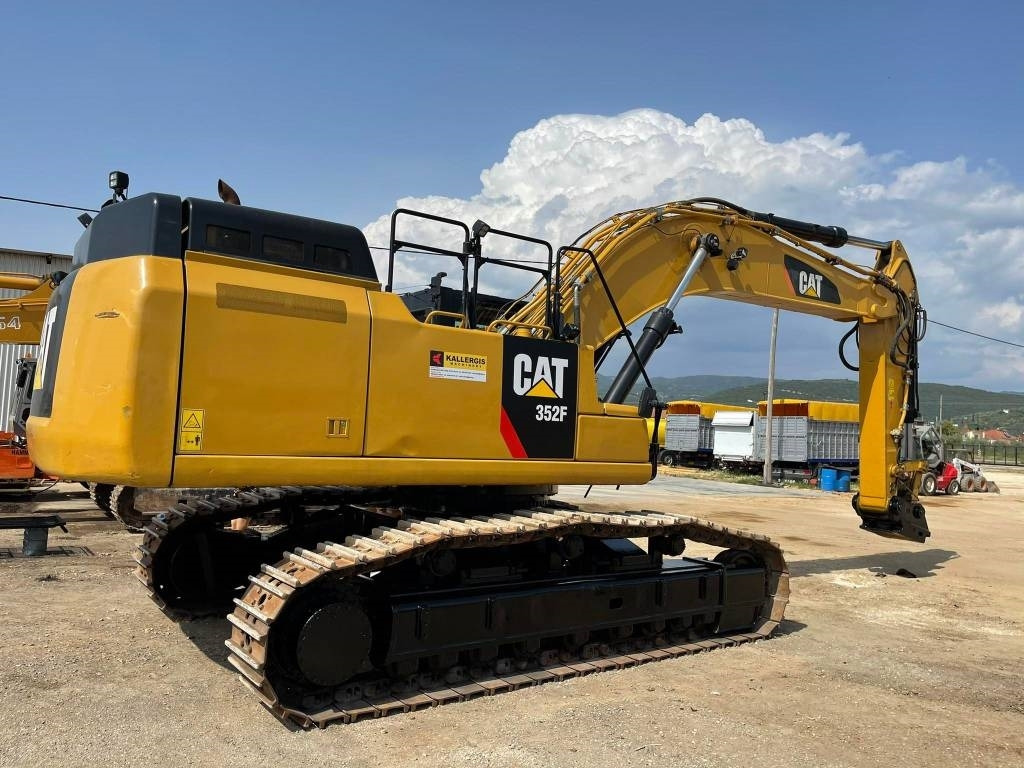 CAT 352FL - Lánctalpas kotró: 2 kép. CAT 352FL - Lánctalpas kotró: 2 kép.