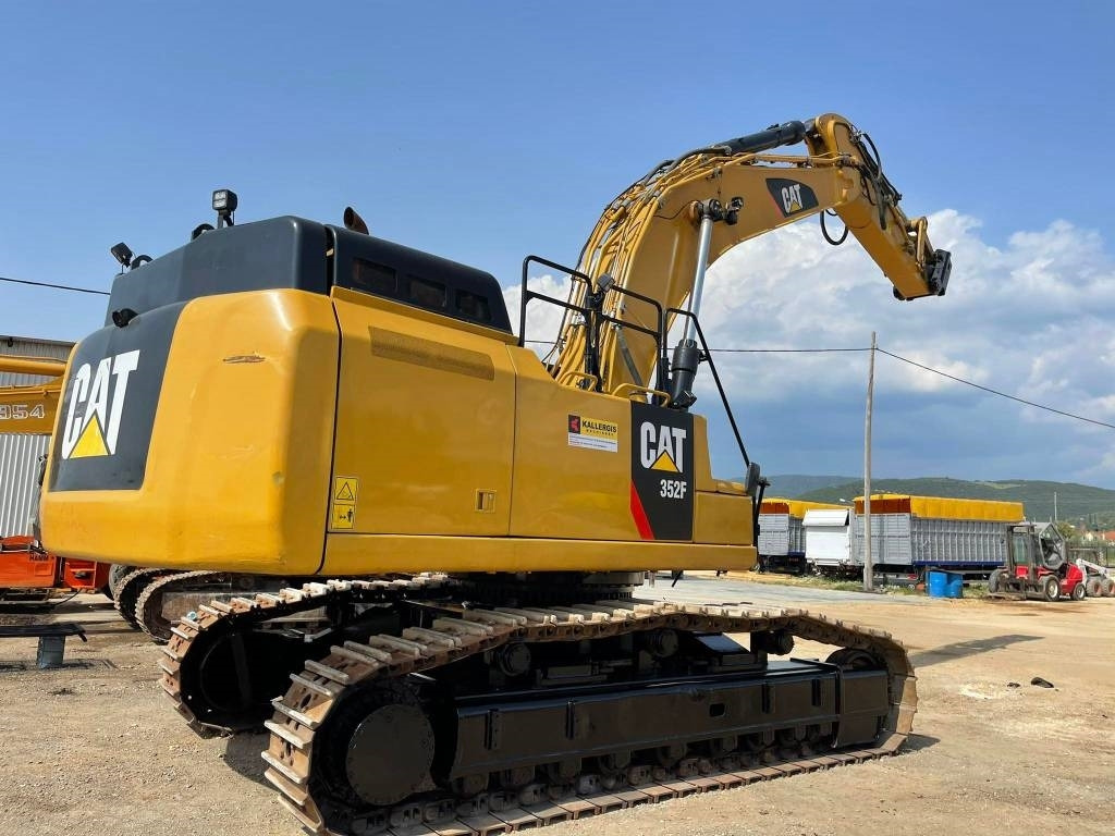 CAT 352FL - Lánctalpas kotró: 5 kép. CAT 352FL - Lánctalpas kotró: 5 kép.