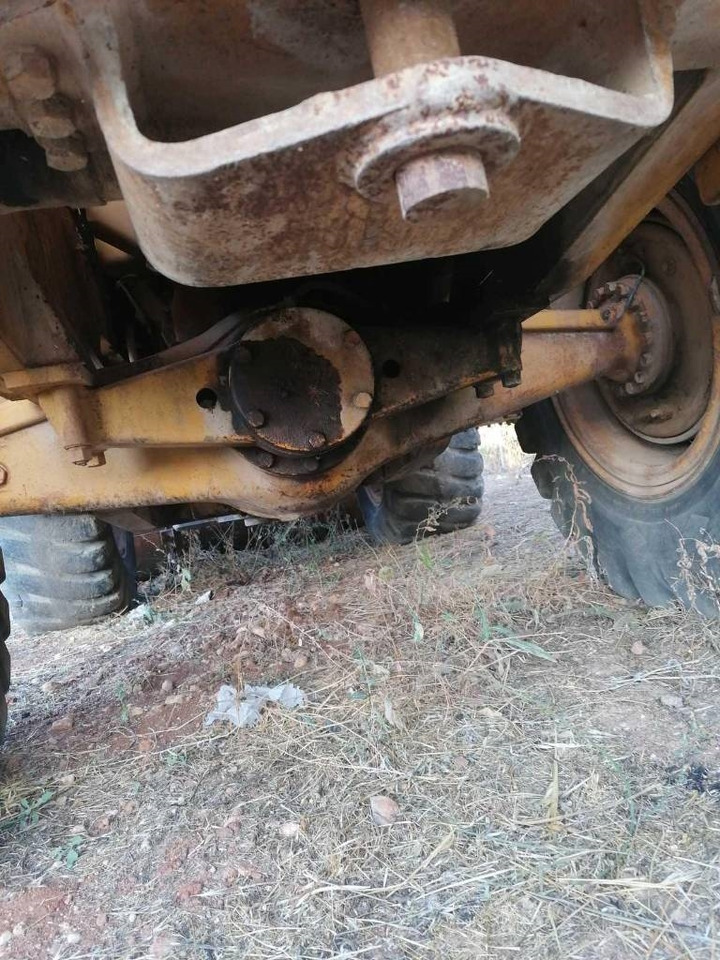 CAT 950C - Gumikerekes homlokrakodó: 5 kép. CAT 950C - Gumikerekes homlokrakodó: 5 kép.